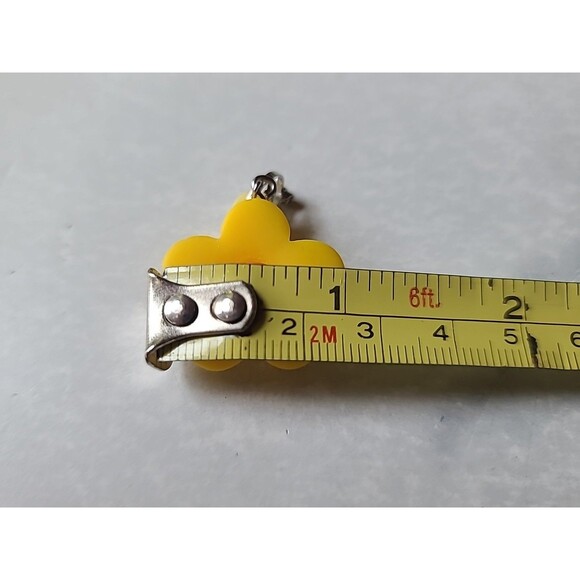 Daisy Flower Shaped Plastic Dangling Clip-on Earrings Vintage Costume Jewelry - Picture 10 of 10